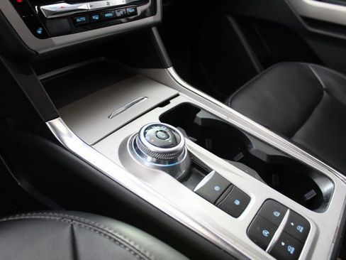 Used 2021 Ford Explorer XLT w/ Equipment Group 202A image 14