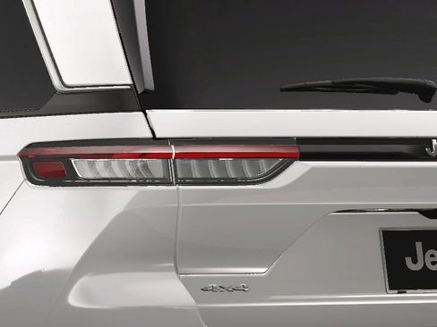 New 2025 Jeep Grand Cherokee Laredo X w/ Luxury Tech Group I AWD/4WD image 13