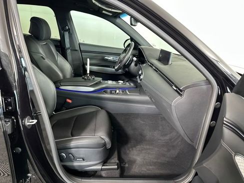 Used 2024 Genesis GV70 3.5T Sport image 28