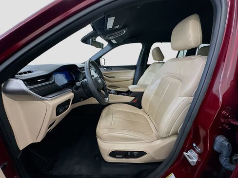 Used 2023 Jeep Grand Cherokee Limited w/ Luxury Tech Group II image 13