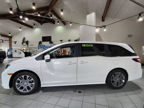 New 2026 Honda Odyssey Touring image 4