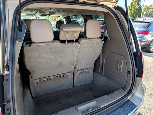 Used 2011 Chrysler Town & Country Limited w/ Trailer Tow Group image 5