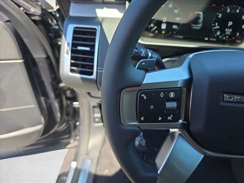 New 2026 Land Rover Discovery Dynamic SE AWD/4WD image 17