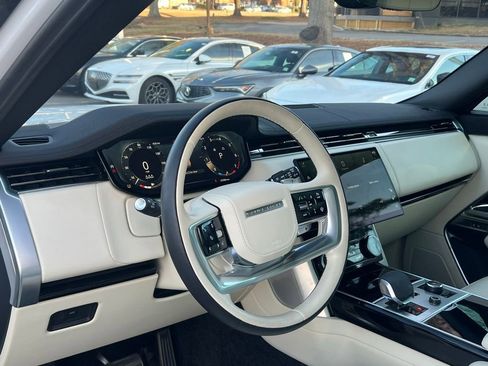 Used 2023 Land Rover Range Rover SE image 18