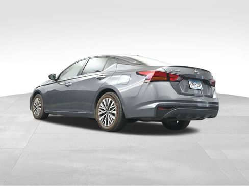 Used 2024 Nissan Altima 2.5 SV FWD image 12