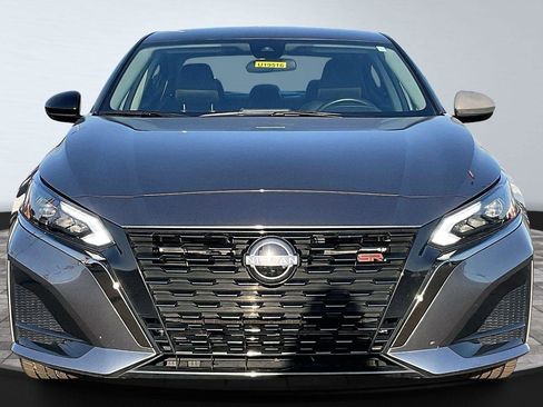 Certified 2025 Nissan Altima 2.5 SR image 4