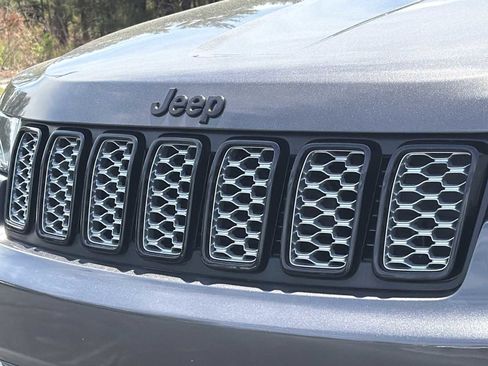 Used 2020 Jeep Grand Cherokee Altitude AWD/4WD image 28