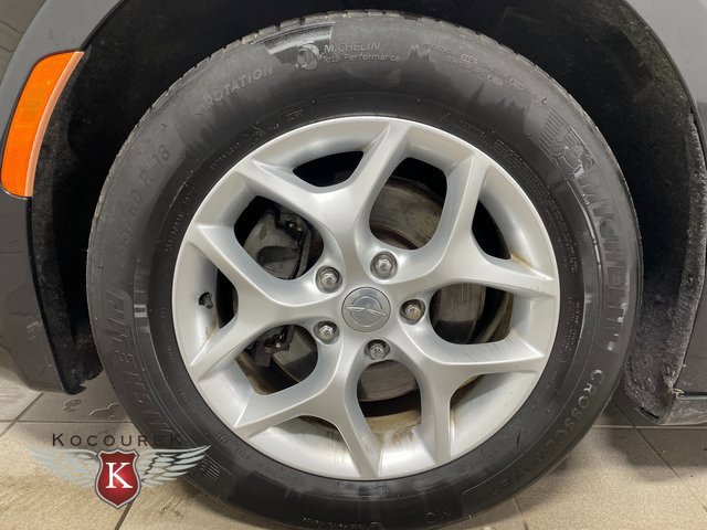 Used 2017 Chrysler Pacifica Touring-L Plus w/ Uconnect Theatre Group FWD image 8