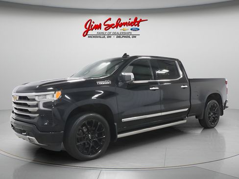 Used 2024 Chevrolet Silverado 1500 High Country w/ Technology Package AWD/4WD image 2