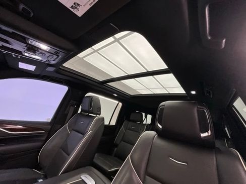 Used 2023 Cadillac Escalade ESV Premium Luxury AWD/4WD image 6