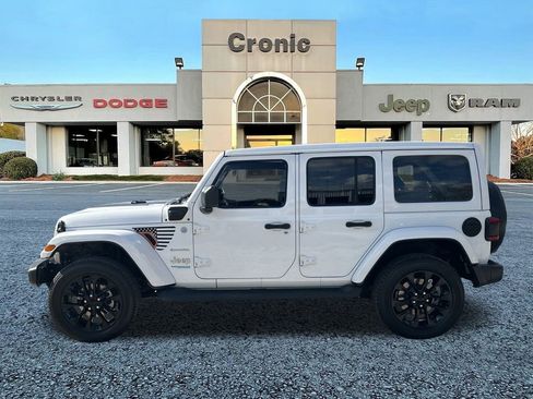 Used 2022 Jeep Wrangler Unlimited Sahara w/ Cold Weather Group image 6