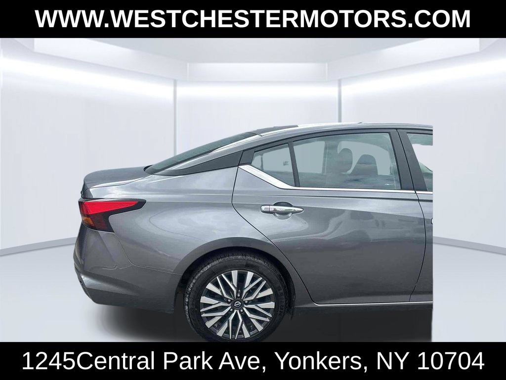 Used 2024 Nissan Altima 2.5 SV FWD image 11