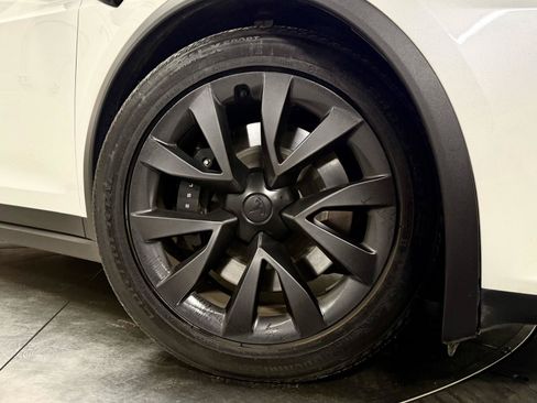 Used 2025 Tesla Model X AWD/4WD image 8