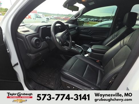 Used 2024 Chevrolet Colorado Trail Boss w/ Advanced Trailering Package AWD/4WD image 9