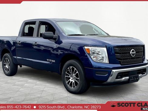 Used 2022 Nissan Titan SV image 1