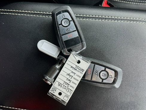 Used 2022 Ford Edge ST image 34