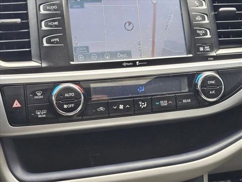 Used 2014 Toyota Highlander XLE AWD/4WD image 27