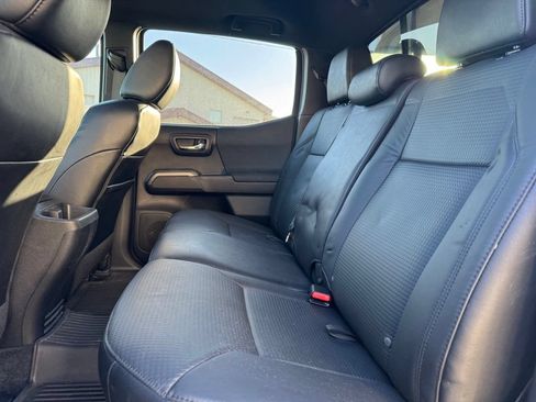 Used 2019 Toyota Tacoma TRD Sport AWD/4WD image 5