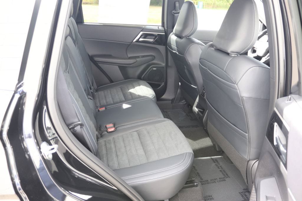 New 2026 Mitsubishi Outlander SE AWD/4WD image 16