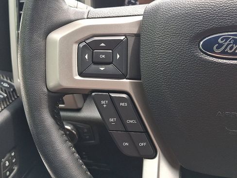 Used 2021 Ford F250 Lariat w/ Lariat Value Package AWD/4WD image 17