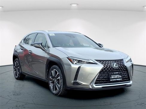 Used 2019 Lexus UX 200 image 1