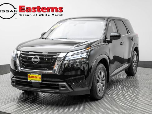Used 2025 Nissan Pathfinder S image 1