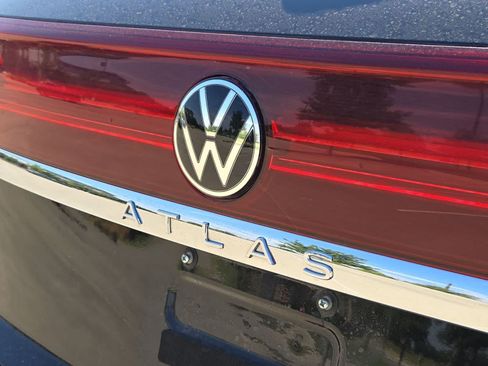 Used 2024 Volkswagen Atlas Cross Sport SE w/ Panoramic Sunroof Package FWD image 10