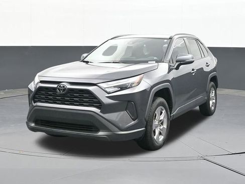 Used 2022 Toyota RAV4 XLE AWD/4WD image 4