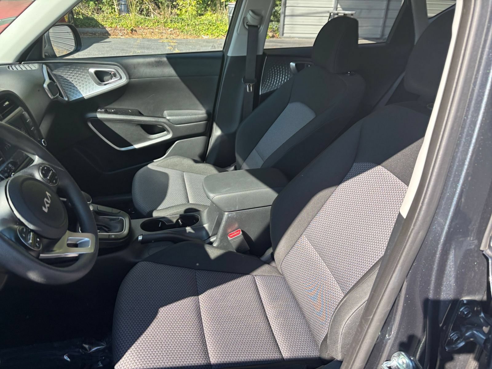 Used 2025 Kia Soul LX w/ LX Technology Package FWD image 30