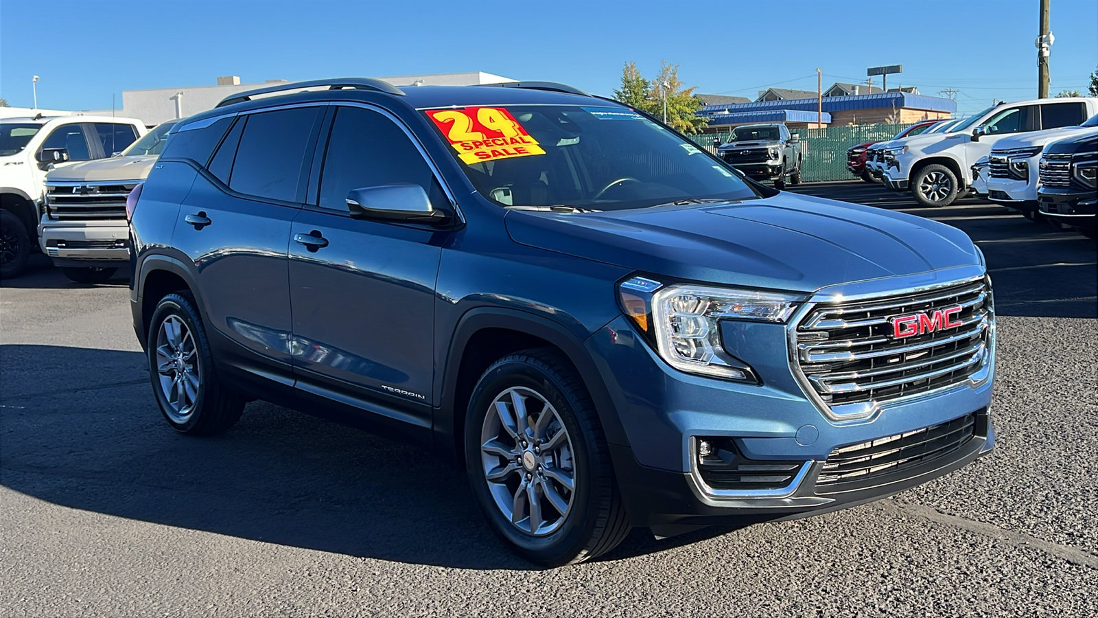Used 2024 GMC Terrain SLT w/ Infotainment Package II AWD/4WD image 3