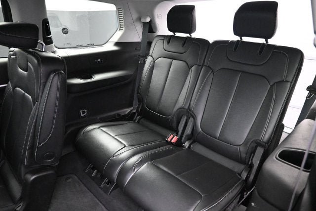 Used 2023 Jeep Grand Cherokee L Limited AWD/4WD image 16