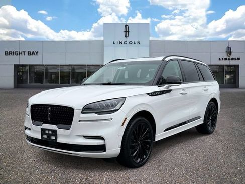 Used 2023 Lincoln Aviator Reserve w/ Equipment Group 201A AWD/4WD image 2