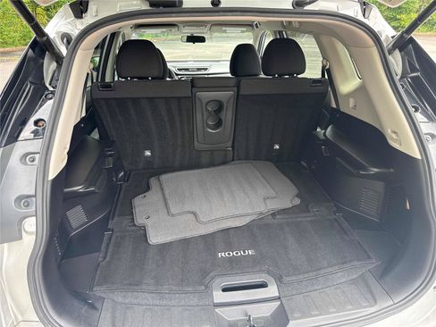 Used 2016 Nissan Rogue SV w/ SV Premium Package FWD image 30