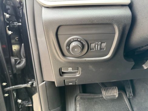 Used 2023 Jeep Grand Cherokee Limited w/ Black Appearance Package image 17