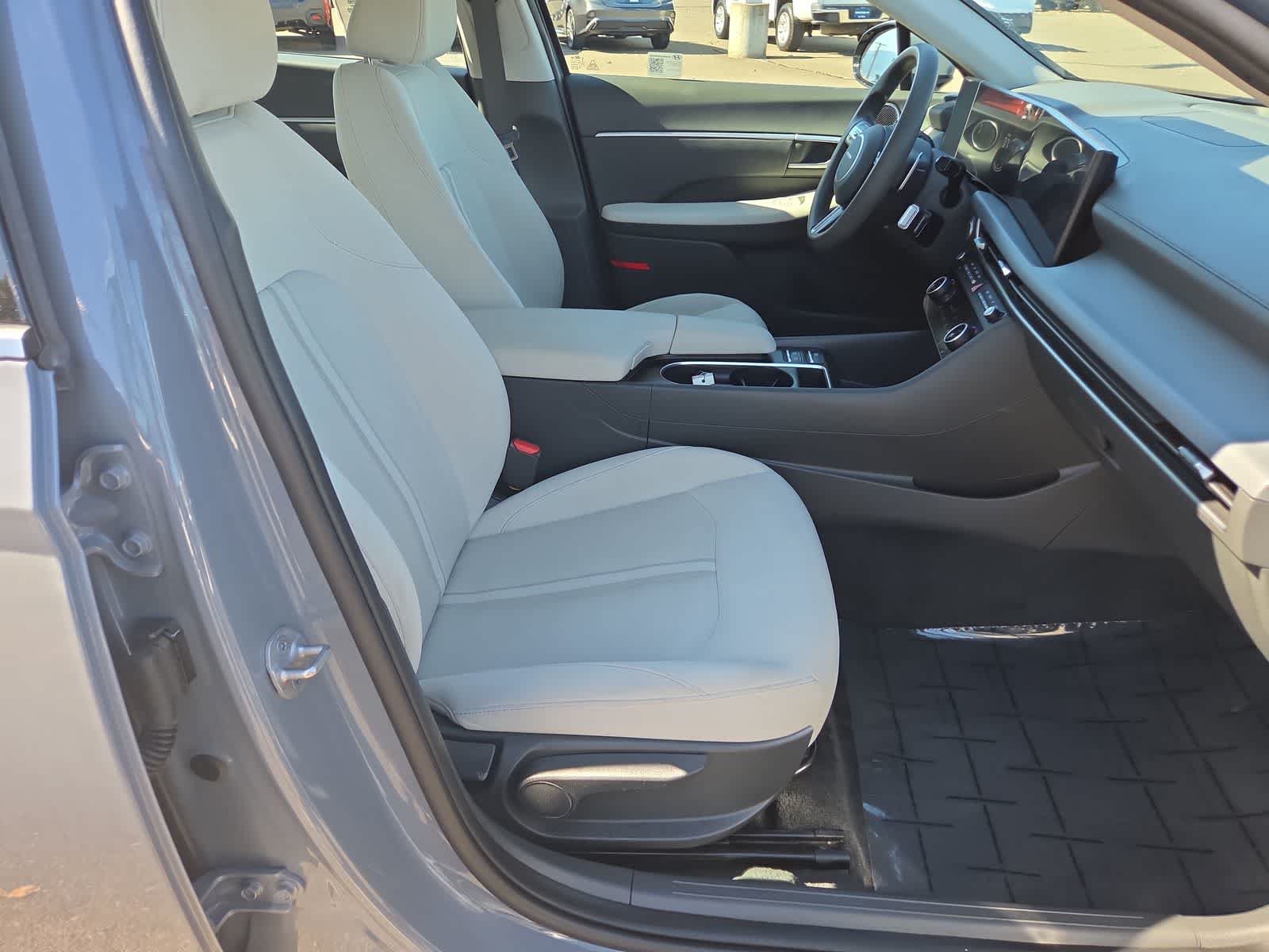 Used 2025 Hyundai Sonata SEL FWD image 22