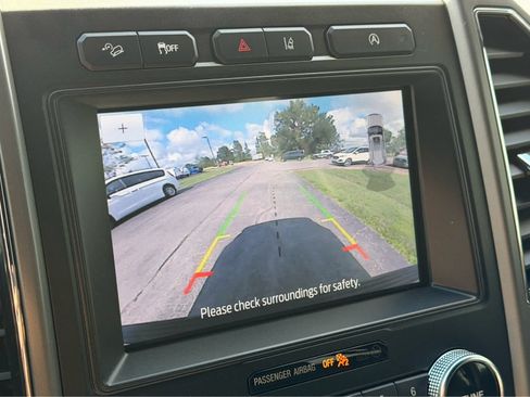 Used 2020 Ford Expedition XLT w/ Equipment Group 202A AWD/4WD image 21