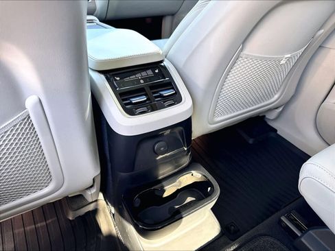 Used 2024 Volvo XC90 T8 Ultimate w/ Protection Package Premier AWD/4WD image 39