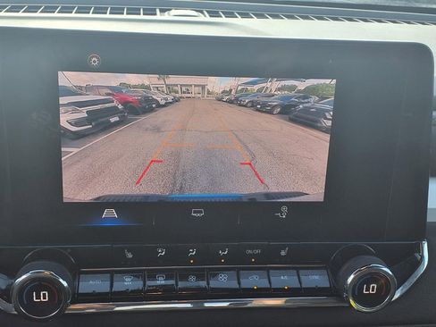 Used 2023 Chevrolet Colorado LT w/ LT Convenience Package II AWD/4WD image 4