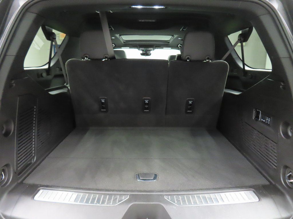 Used 2025 Chevrolet Suburban High Country AWD/4WD image 43