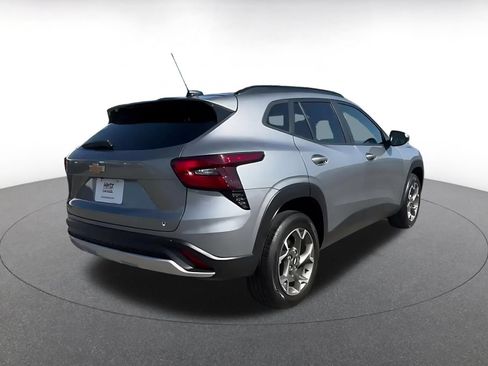 Used 2025 Chevrolet Trax LT FWD image 14