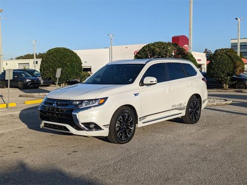 Used 2018 Mitsubishi Outlander GT image 2