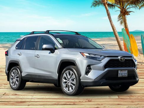 Used 2023 Toyota RAV4 XLE Premium image 8