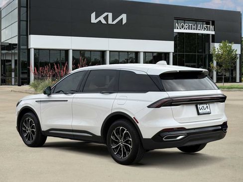 Used 2025 Lincoln Nautilus Premier AWD/4WD image 5
