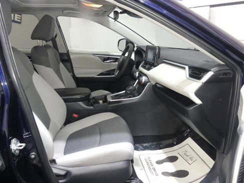 Used 2020 Toyota RAV4 XLE w/ Convenience Package AWD/4WD image 22
