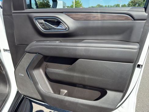 Used 2024 Chevrolet Suburban LT image 34
