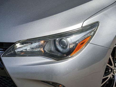 Used 2016 Toyota Camry SE FWD image 2