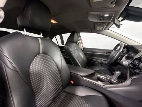 Used 2021 Toyota Camry SE FWD image 36