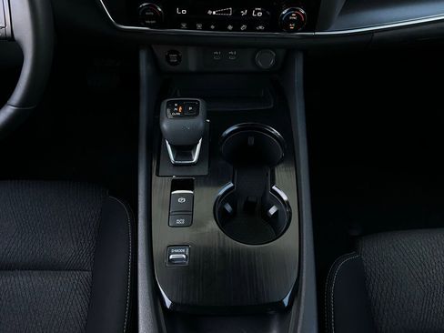 Used 2025 Nissan Rogue SV image 15