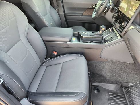 Used 2024 Lexus GX 550 w/ Cold Area Package AWD/4WD image 14