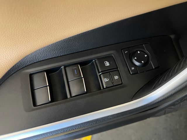 Used 2021 Toyota RAV4 Limited AWD/4WD image 27